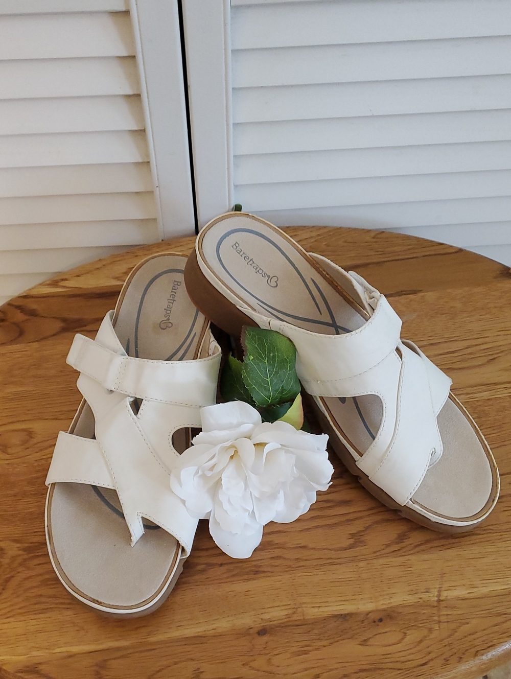 Baretraps Nalani Faux Leather White Sandals, Size 10 Medium
